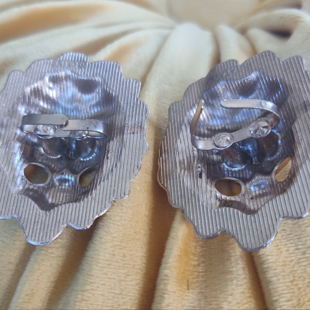 GORGEOUS Lion Head Shoe Clips - Picture 9 of 9